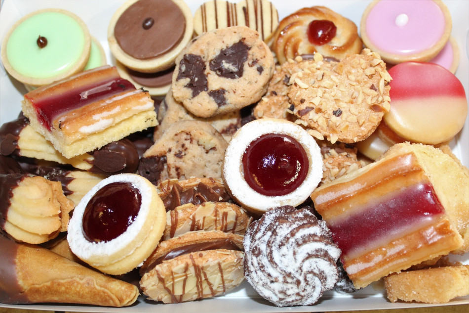 Petits fours assortis